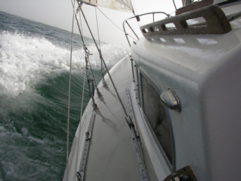 sail10a.jpg - 45888 Bytes