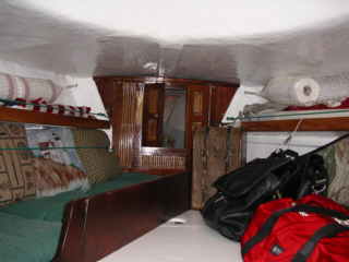 cabin3.jpg - 48641 Bytes